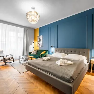 Loong Refresh Old Town Apartment Prague